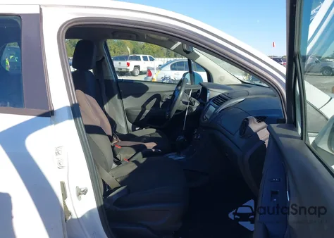 2016 Chevrolet Trax 1Ls z USA, uszkodzony, nr VIN 3GNCJNSB2GL238071